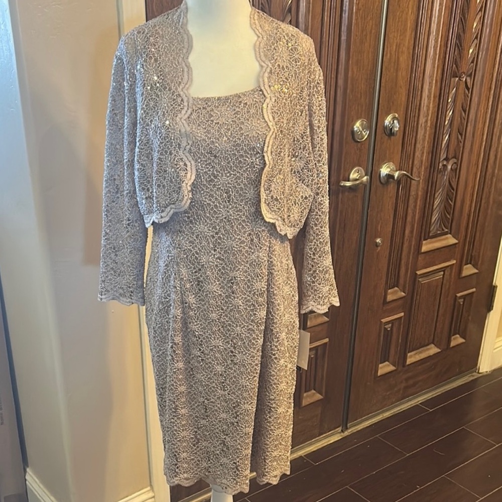 Alex Evenings Elegant Lace Dress with Jacket ⭐️